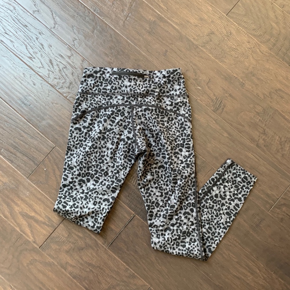 (NWOT) Nike // Cheetah Print Legging - Picture 3 of 4